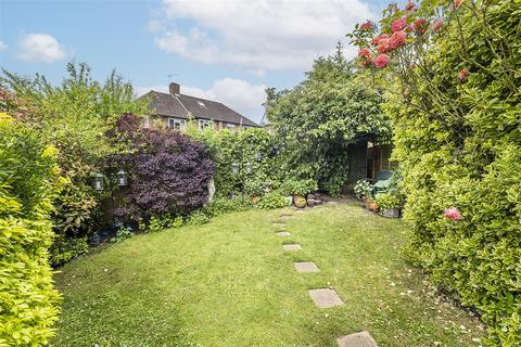 107 The Crescent, Epsom, KT18 7LN