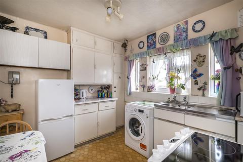107 The Crescent, Epsom, KT18 7LN