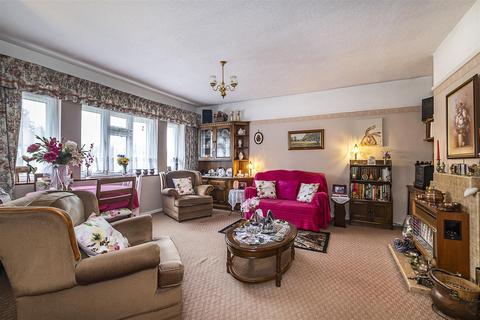 107 The Crescent, Epsom, KT18 7LN