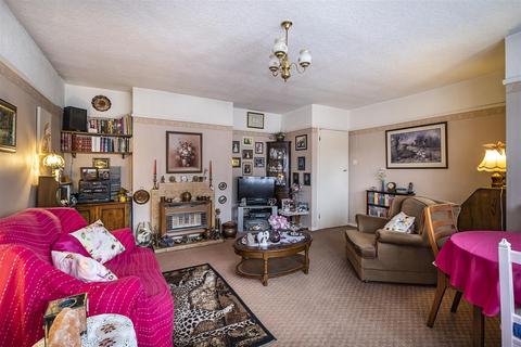 107 The Crescent, Epsom, KT18 7LN