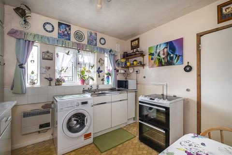 107 The Crescent, Epsom, KT18 7LN