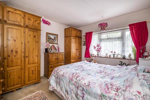 107 The Crescent, Epsom, KT18 7LN