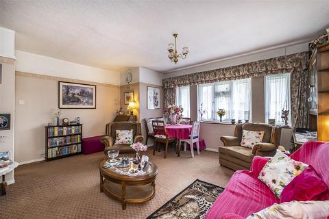 107 The Crescent, Epsom, KT18 7LN