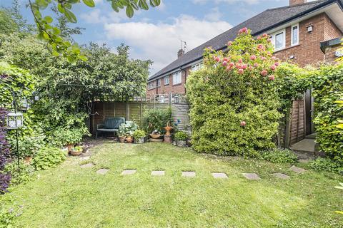 107 The Crescent, Epsom, KT18 7LN
