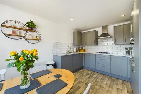 3 bedroom semi-detached house for sale - Slayersdale, Driffield