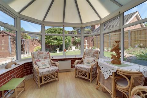 48 Broad Leys Road, Barnwood, Gloucester, GL4 3YW