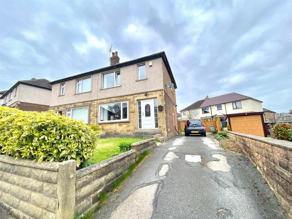 Birchington Avenue, Huddersfield 2 bed semidetached house for sale £