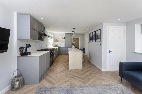 171 Halifax Road, Brighouse, HD6 2EQ