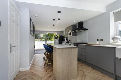 171 Halifax Road, Brighouse, HD6 2EQ