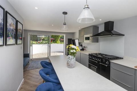 171 Halifax Road, Brighouse, HD6 2EQ