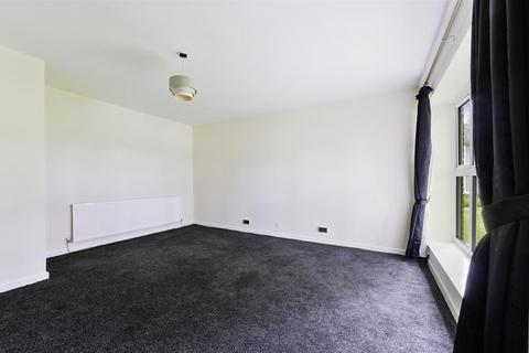 2 bedroom apartment for sale - Courtlands Crescent, Banstead
