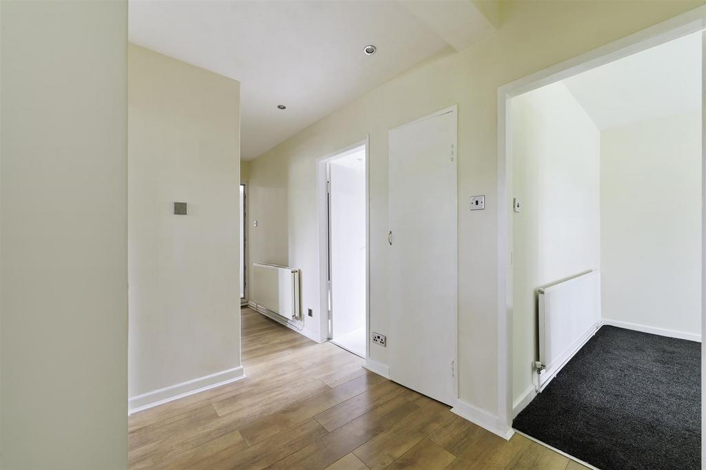COURTLANDS CRESCENT, 102- (19).jpg