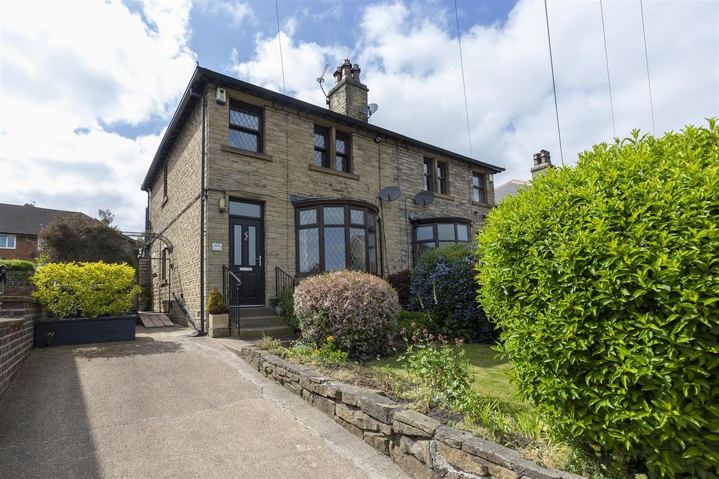Botham Hall Road, Longwood 2 bed semidetached house for sale £200,000