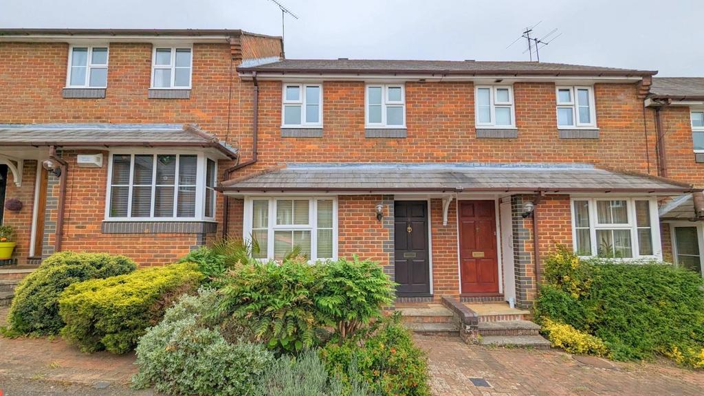 De Tany Court, St Albans 2 bed terraced house £2,000 pcm (£462 pw)