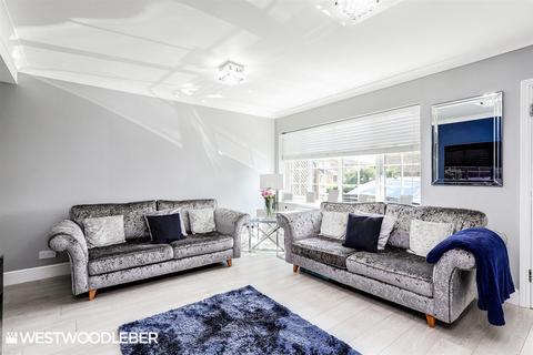 212 Beechfield, Hoddesdon, EN11 9QF