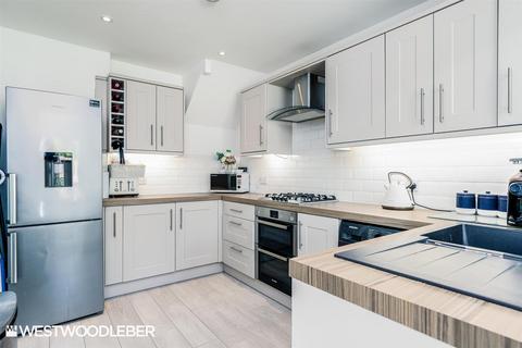 212 Beechfield, Hoddesdon, EN11 9QF