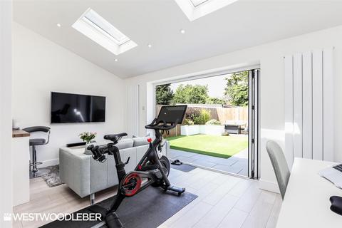212 Beechfield, Hoddesdon, EN11 9QF