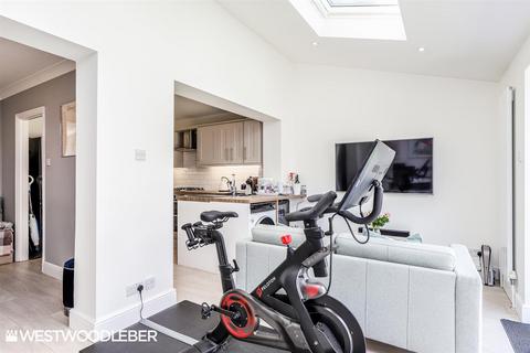 212 Beechfield, Hoddesdon, EN11 9QF