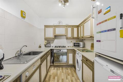 2 bedroom flat for sale, Cunard Crescent, Winchmore Hill, N21
