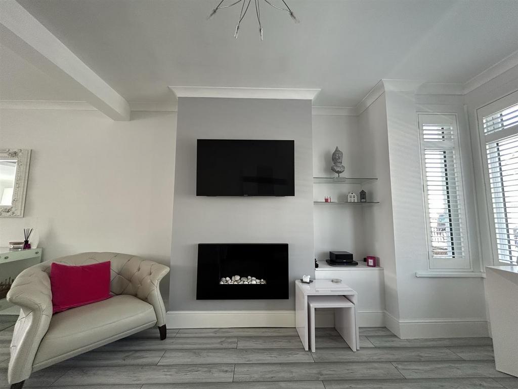 Stradey Park Avenue, Llanelli 4 bed semidetached house for sale £365,000