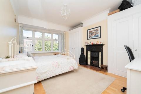 40 Leyborne Avenue, London, W13 9RA
