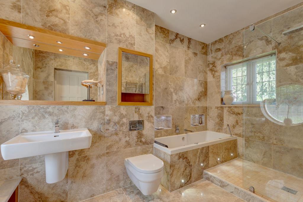 Master En-Suite