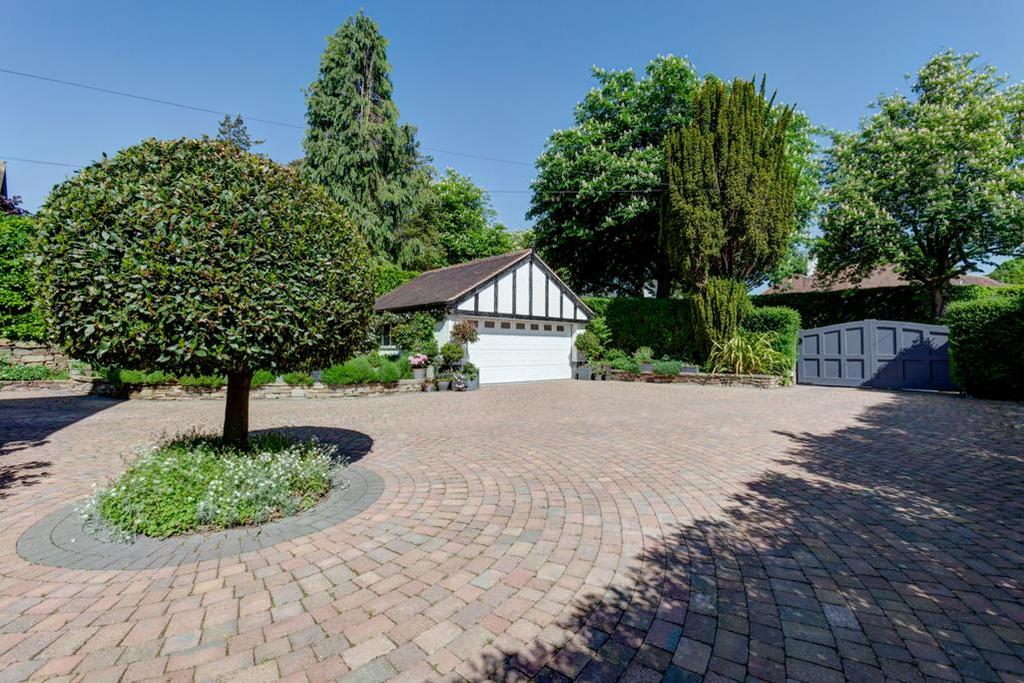 Detached Double Garage