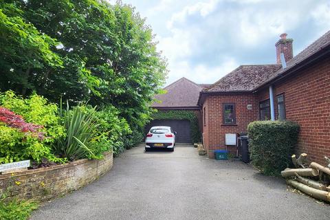 4 bedroom detached bungalow for sale, INDIVIDUAL DETACHED CHALET BUNGALOW - Baldock Road, Buntingford