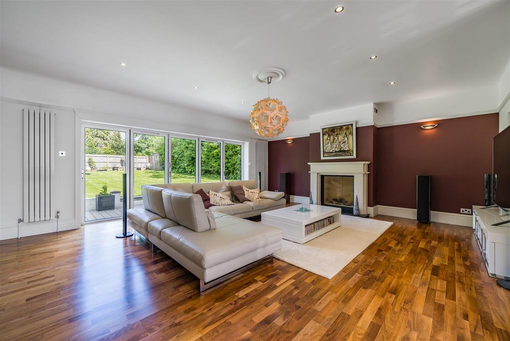 Links Road, Epsom 5 bed detached house £1,600,000