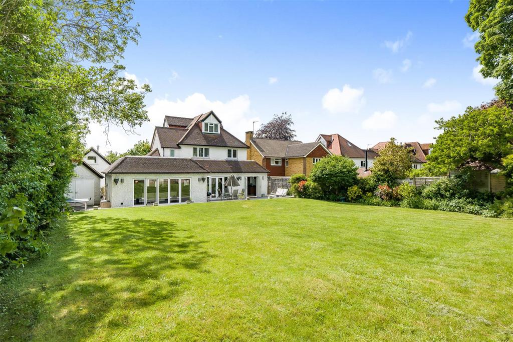 Links Road, Epsom 5 bed detached house £1,600,000