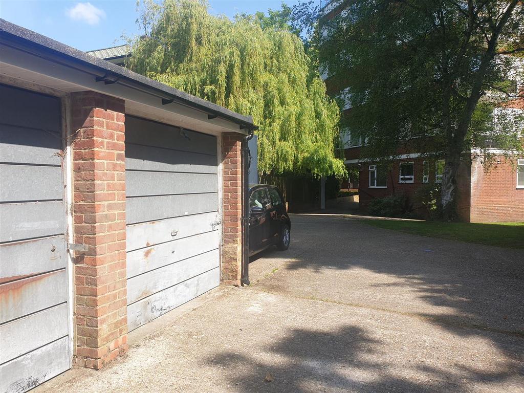 Single lockup garage