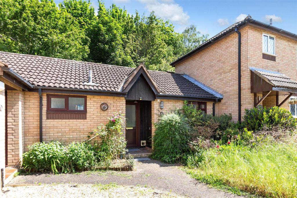 Martingale Place, Downs Barn, Milton Keynes 1 bed terraced bungalow for