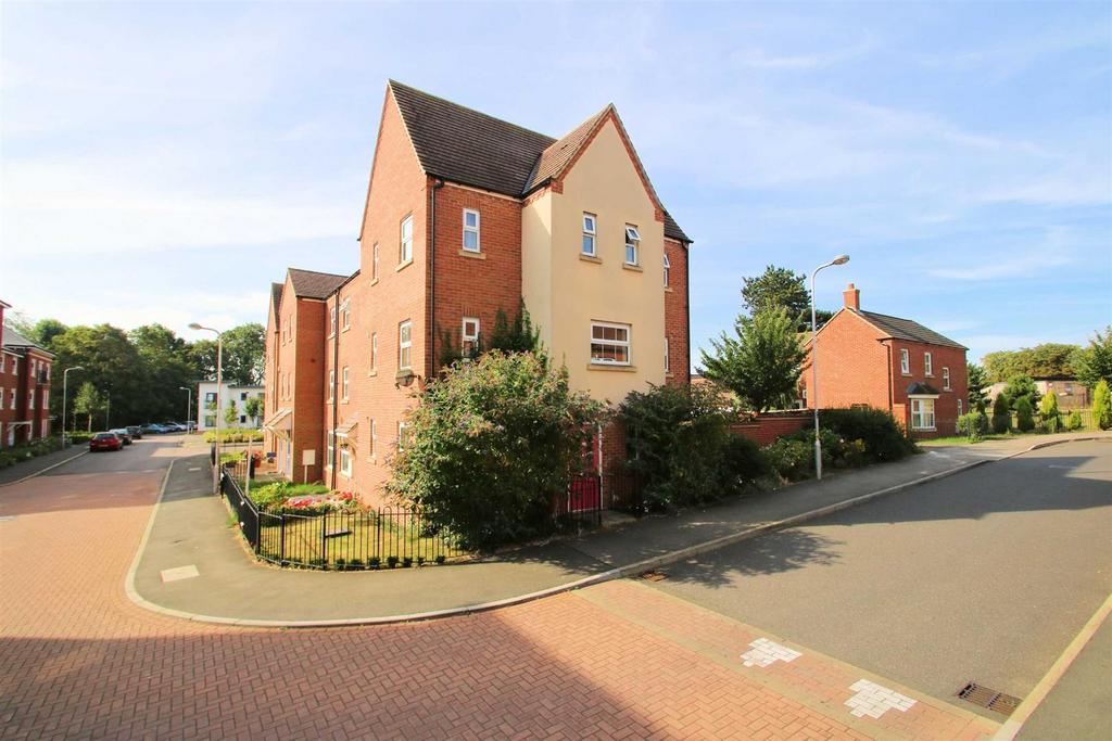 Colossus Way, Bletchley 4 bed townhouse £1,650 pcm (£381 pw)