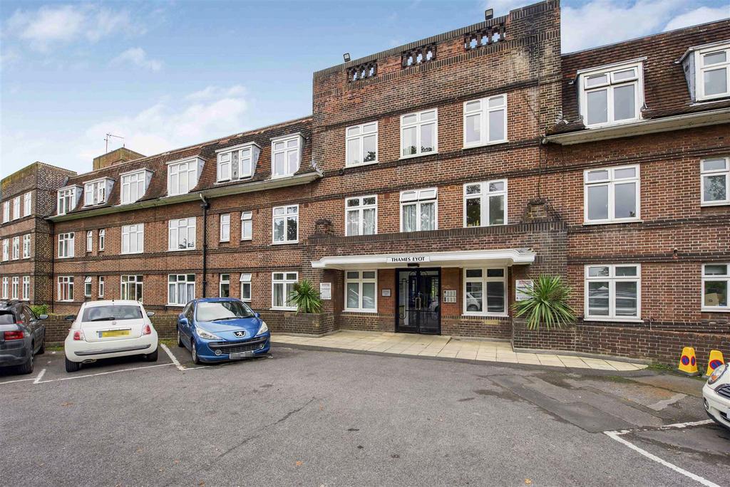 Cross Deep, Twickenham 2 bed flat for sale £500,000