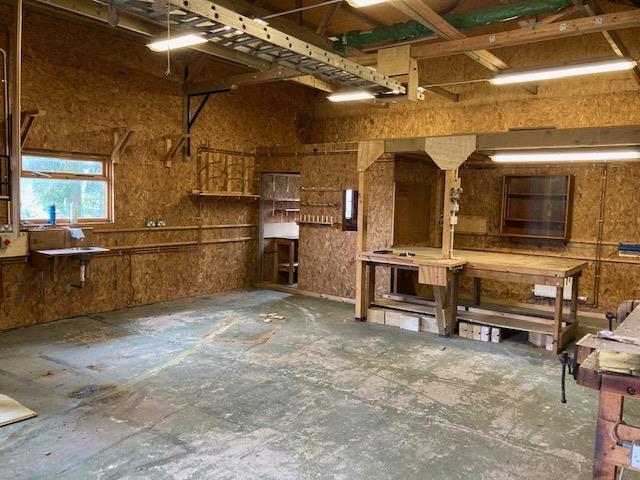 Garage/Workshop