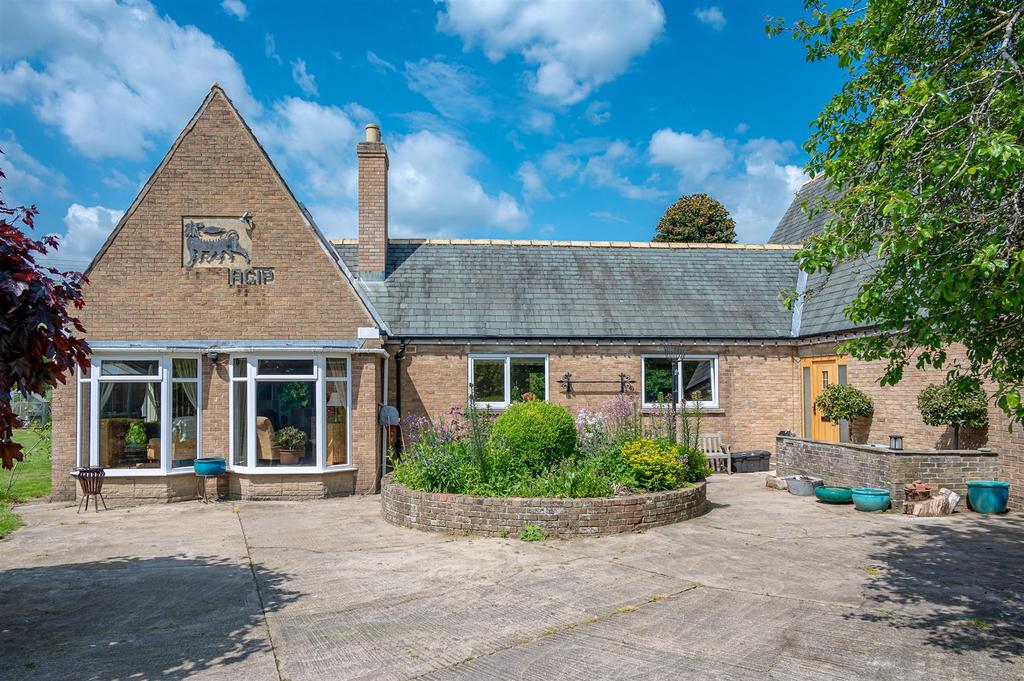 Whinny Lane, Claxton, York, YO60 7RZ 4 bed detached house £600,000