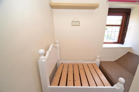 1 Ackroyd Square, Queensbury, Bradford, BD13 1EA