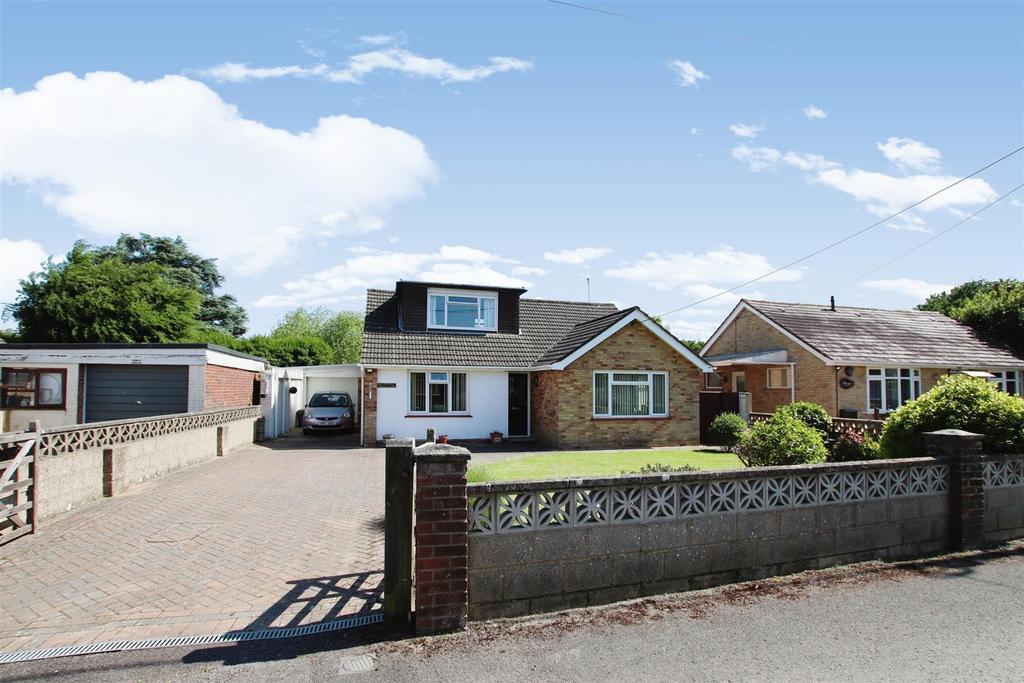 Larch Avenue, Holbury, Southampton 3 bed detached house £375,000