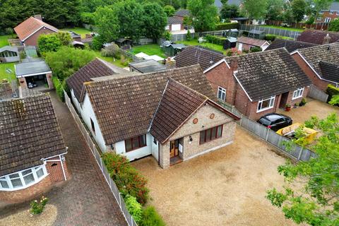 4 bedroom chalet for sale - Cotmer Road, Oulton Broad, Lowestoft