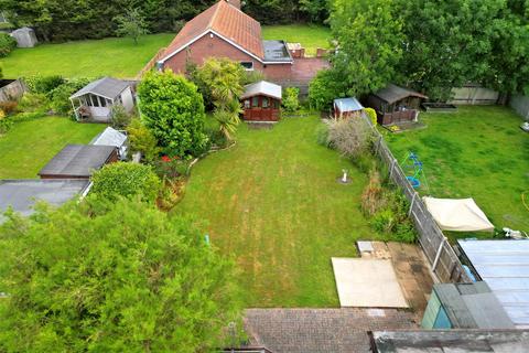 4 bedroom chalet for sale - Cotmer Road, Oulton Broad, Lowestoft