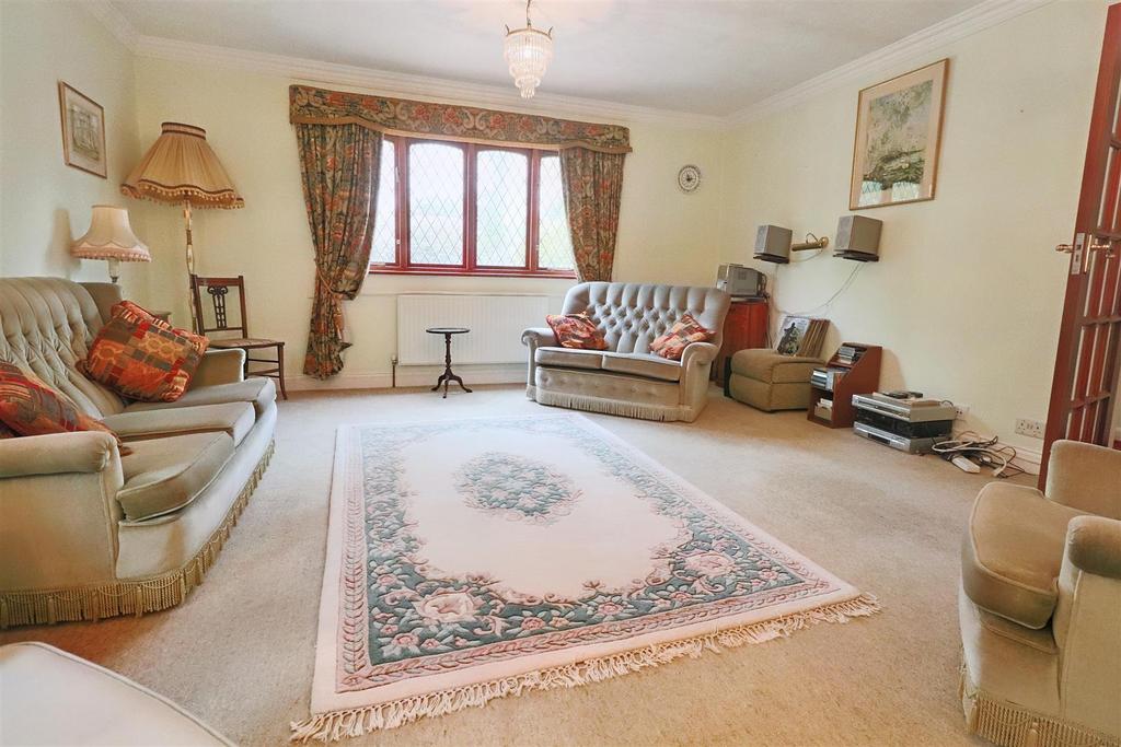 Cotmer Road, Oulton Broad, Lowestoft 4 bed chalet for sale £425,000