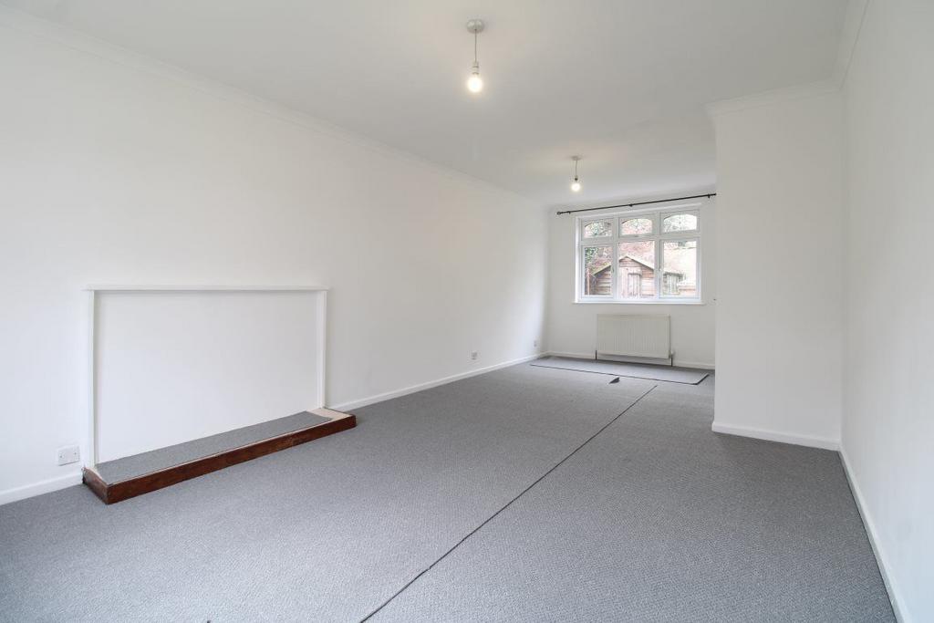 Coney Green, Stourbridge 3 bed detached house £925 pcm (£213 pw)