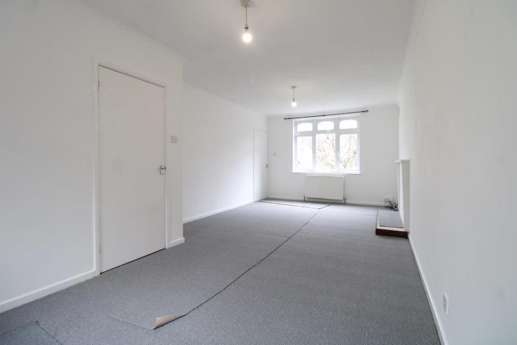 Coney Green, Stourbridge 3 bed detached house £925 pcm (£213 pw)