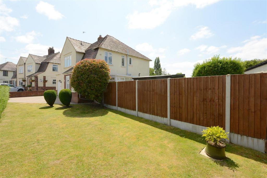 Westlands Road, Copthorne, Shrewsbury 3 bed detached house for sale £