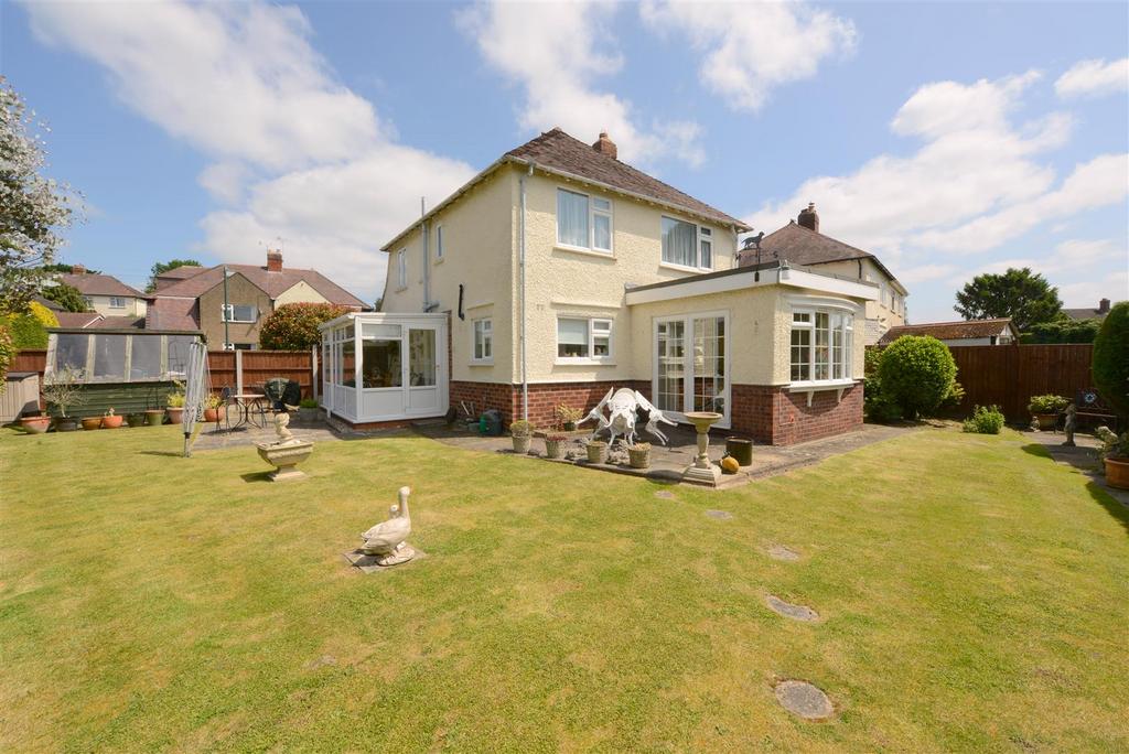 Westlands Road, Copthorne, Shrewsbury 3 bed detached house for sale £