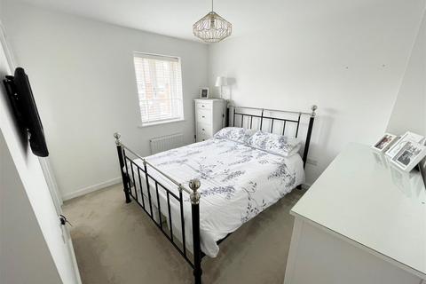 3 bedroom semi-detached house for sale, Estcourt Close, Gloucester
