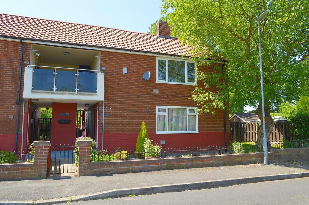 Rosary Road, Oldham 2 bed flat for sale £105,000