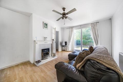 123 Meadowgate Road, Salford, M6 8EN