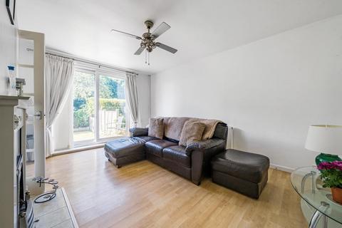 123 Meadowgate Road, Salford, M6 8EN
