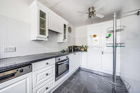 123 Meadowgate Road, Salford, M6 8EN